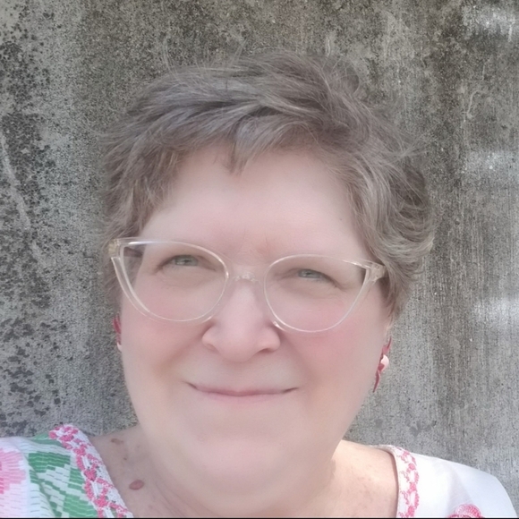 Meet your Posher, Tricia - Picture 1 of 1